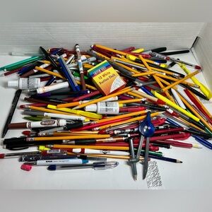 LOT OF VARIOUS PENCILS, PENS, MARKERS, HIGHLIGHTERS, CHALK, ETC. (BIN INCLUDED)